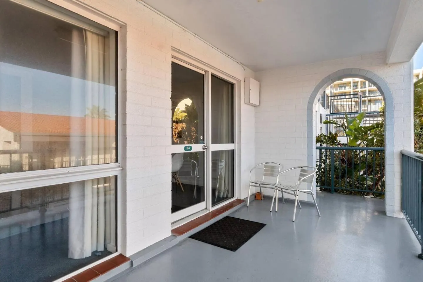 Chic 2 Bed Apartment On Scarborough Beach Perth 0*,