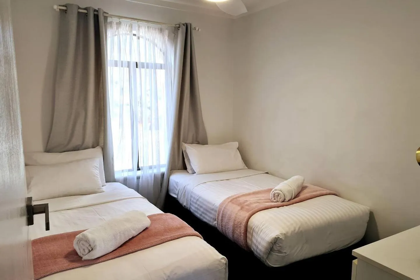 Chic 2 Bed Apartment On Scarborough Beach Perth Feriehus